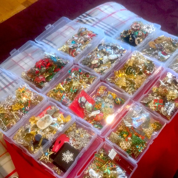 50% off ALL Christmas brooches!Great for gifts, grab bags,and more - Picture 2 of 5